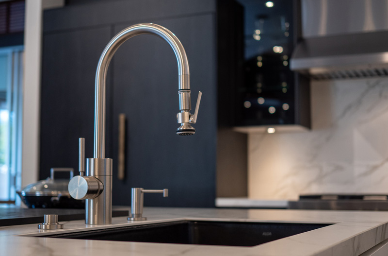 Waterstone contemporary Pulldown faucet suite