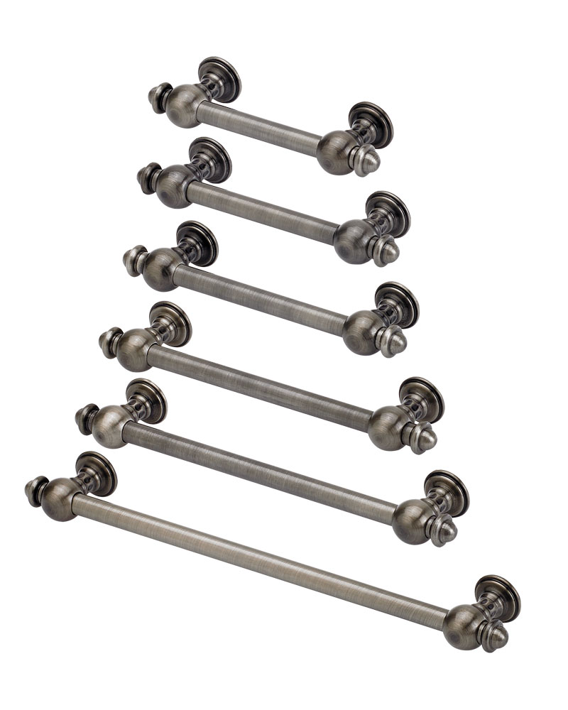 Traditional Kitchen Cabinet and Drawer Pulls